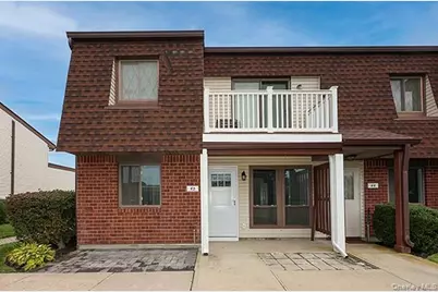 43 Cambridge Drive W, Copiague, NY 11726 - Photo 3