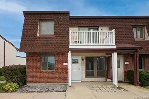 43 Cambridge Dr W, Copiague, NY 11726 - Photo 3