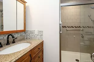 43 Cambridge Dr W, Copiague, NY 11726 - Photo 23