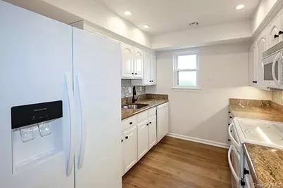 43 Cambridge Drive W, Copiague, NY 11726 - Photo 13