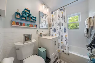 38 Middle Neck Rd, Port Washington, NY 11050 - Photo 7