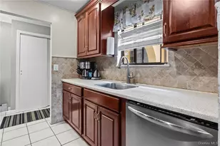 1 Granada Crescent, White Plains, NY 10603 - Photo 3