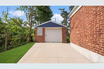 1977 Jackson Avenue, Elmont, NY 11003 - Photo 29