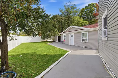 266 Riddle Street, Brentwood, NY 11717 - Photo 19