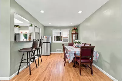 266 Riddle Street, Brentwood, NY 11717 - Photo 5