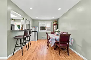 266 Riddle St, Brentwood, NY 11717 - Photo 5