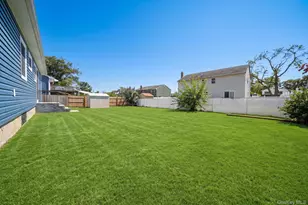 14 Holt St, Amityville, NY 11701 - Photo 5