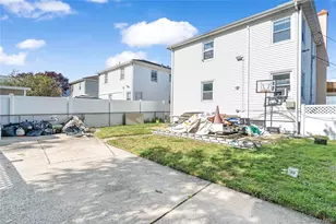 54 Sandalwood Ave, Valley Stream, NY 11581 - Photo 25
