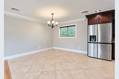 685 Carlls Path, Deer Park, NY 11729 - Photo 5