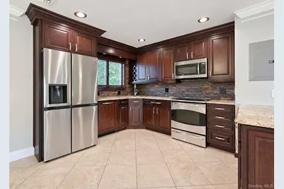 685 Carlls Path, Deer Park, NY 11729 - Photo 3