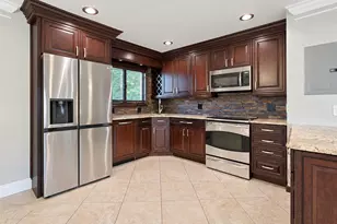 685 Carlls Path, Deer Park, NY 11729 - Photo 3