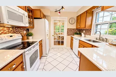 476 Hilltop Road, Yorktown Heights, NY 10598 - Photo 15