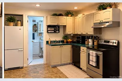 11 Malverne Road, Sound Beach, NY 11789 - Photo 3