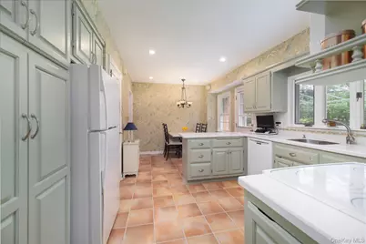 186 Voorhis Avenue, Rockville Centre, NY 11570 - Photo 17