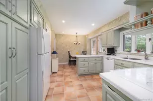 186 Voorhis Ave, Rockville Centre, NY 11570 - Photo 17