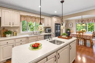 1661 Old Country Rd, Riverhead, NY 11901 - Photo 11