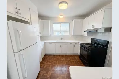 122 Greenvale Avenue Apt #2, Yonkers, NY 10703 - Photo 1