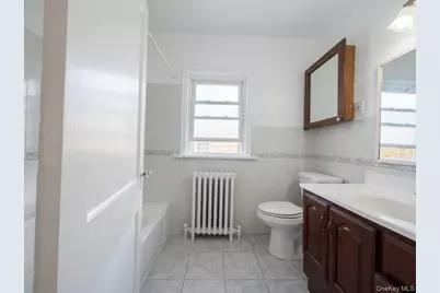 122 Greenvale Avenue Apt #2, Yonkers, NY 10703 - Photo 11