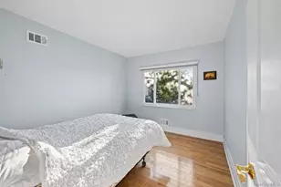 21 Oxford Blvd, Great Neck, NY 11023 - Photo 17