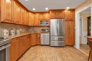 24 Summit Rd, Port Washington, NY 11050 - Photo 7