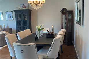124 Brattle Cir, Melville, NY 11747 - Photo 5