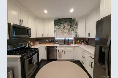 20 Sylvester Place, Lynbrook, NY 11563 - Photo 5