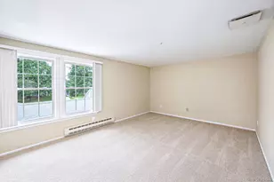 14 Petersburg Ct, Coram, NY 11727 - Photo 9
