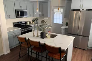 24-22 Evers Ct, Bridgeport, NY 06610 - Photo 3