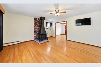 295 Depot Road, Huntington Station, NY 11746 - Photo 5
