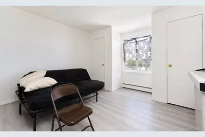 17 Betty Court, New York, NY 10303 - Photo 11