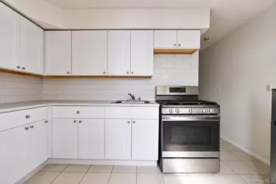17 Betty Court, New York, NY 10303 - Photo 5