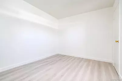 17 Betty Court, New York, NY 10303 - Photo 7