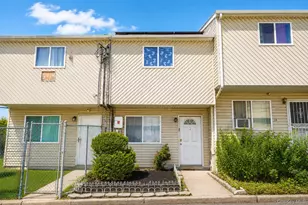 17 Betty Ct, New York, NY 10303 - Photo 1