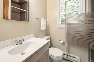 38 Nevinwood Pl, Huntington Station, NY 11746 - Photo 15