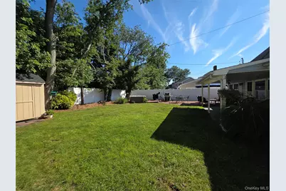 140 Springtime Lane W, Levittown, NY 11756 - Photo 23