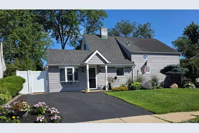 140 Springtime Lane W, Levittown, NY 11756 - Photo 1