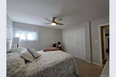 140 Springtime Lane W, Levittown, NY 11756 - Photo 15