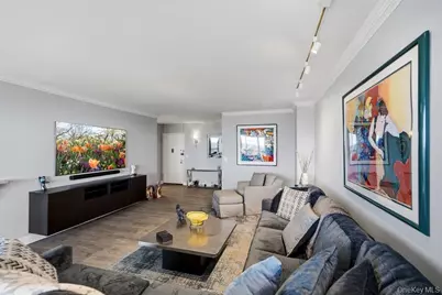 27010 Grand Central Parkway Parkway #26K, Floral Park, NY 11005 - Photo 5