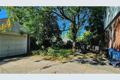 7516 175th Street, Fresh Meadows, NY 11366 - Photo 15