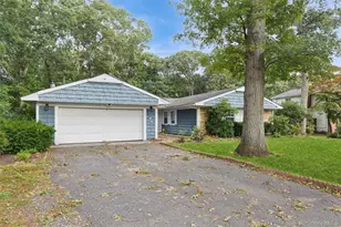 19 Wintergreen Dr, Coram, NY 11727 - Photo 17