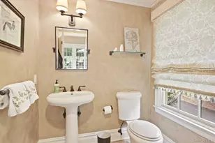8 Fiddlers Green Dr, Lloyd Harbor, NY 11743 - Photo 7