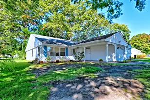 177 Canterbury Dr, Ridge, NY 11961 - Photo 3