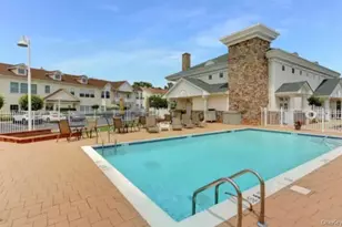 115 Narragansett Villas Dr, Lindenhurst, NY 11757 - Photo 5