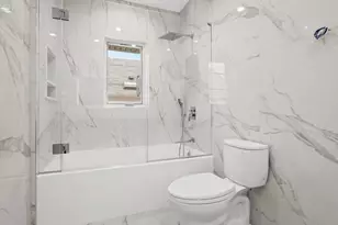 7 Floyd Pl, Great Neck, NY 11024 - Photo 27