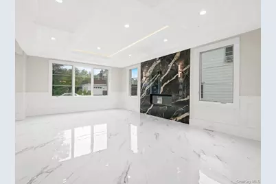 7 Floyd Place, Great Neck, NY 11024 - Photo 5