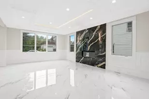 7 Floyd Pl, Great Neck, NY 11024 - Photo 5