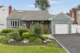 143 Deer Lake Dr, North Babylon, NY 11703 - Photo 5