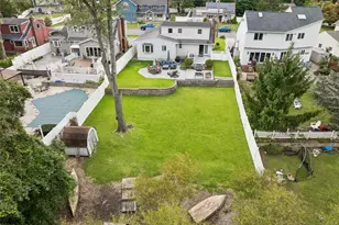 143 Deer Lake Dr, North Babylon, NY 11703 - Photo 9
