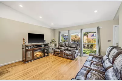 31 Lynwood Drive, Valley Stream, NY 11580 - Photo 5