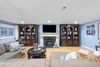 56 Kingston Avenue, Hicksville, NY 11801 - Photo 15